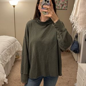 Aerie army green turtleneck sweater / sweatshirt - size large